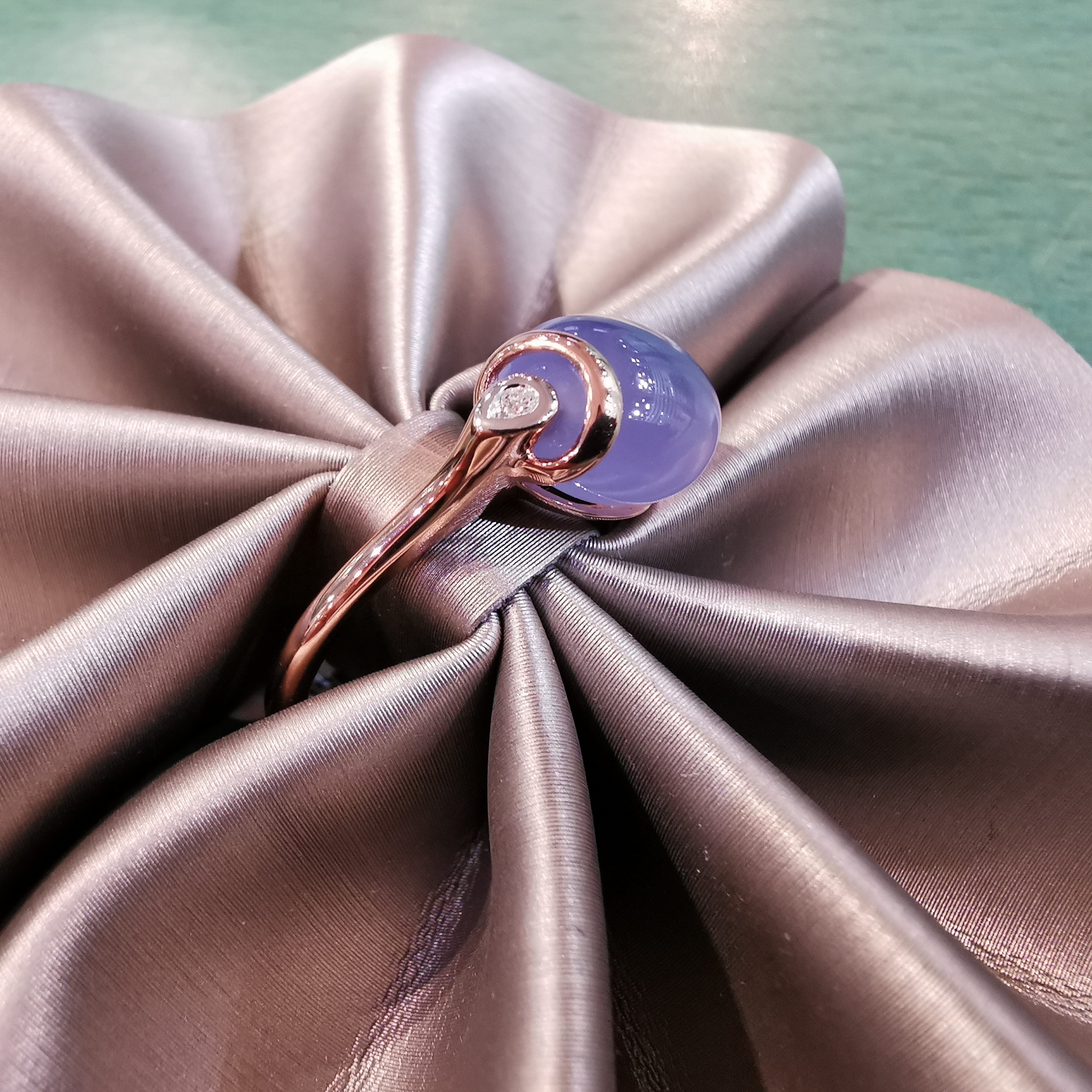 Chalcedon Ring
